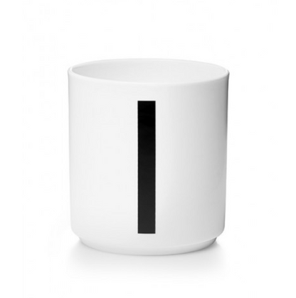 Tasse en porcelaine personnalisée avec lettre – Élégance typographique inspirée du design scandinave