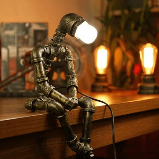 Lampe Robot Industrielle en Fer – Design rétro en tuyaux pour une déco unique et créative