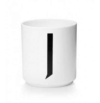 Tasse en porcelaine personnalisée avec lettre – Élégance typographique inspirée du design scandinave