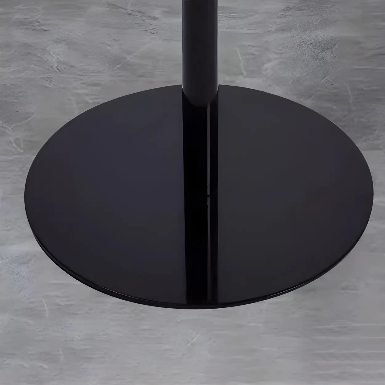 Table d’Appoint Ronde en Métal Finition Noire Minimaliste