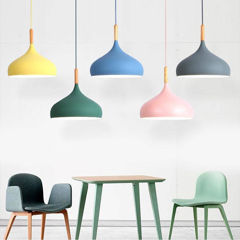Suspension LED en Métal Coloré et Bâton en Bois Nordic - Élégance Scandinave Moderne