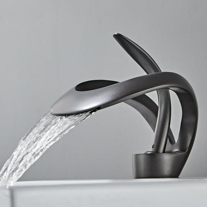 Waterfall – Robinet de Salle de Bain en Laiton Doré Brossé avec Bec Cascade