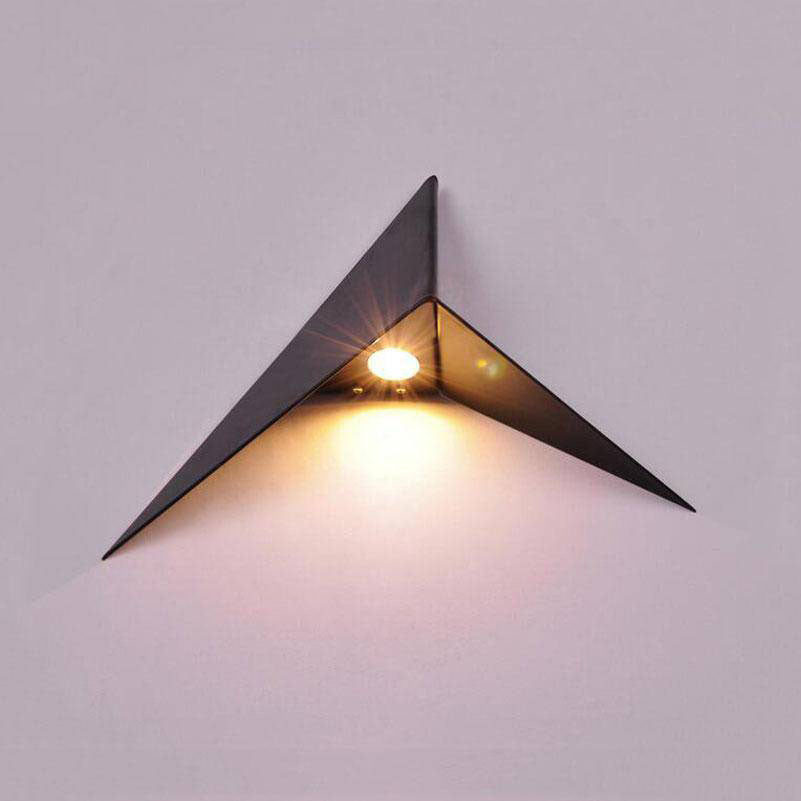 Applique Murale Triangulaire à LED – Style Industriel Moderne en Métal