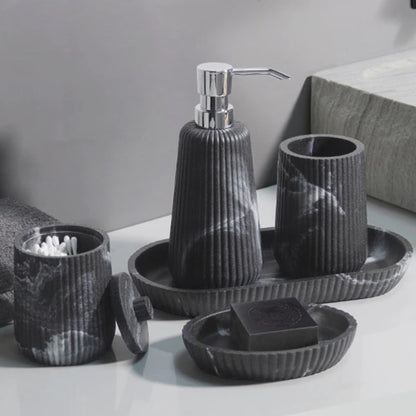 Ensemble d’Accessoires de Salle de Bain en Grès – Élégance Sculptée au Style Nordique