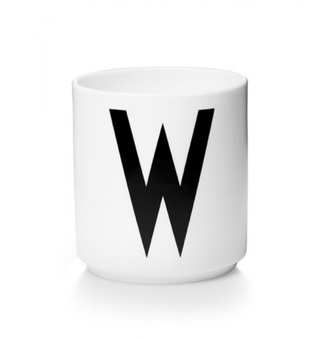 Tasse en porcelaine personnalisée avec lettre – Élégance typographique inspirée du design scandinave