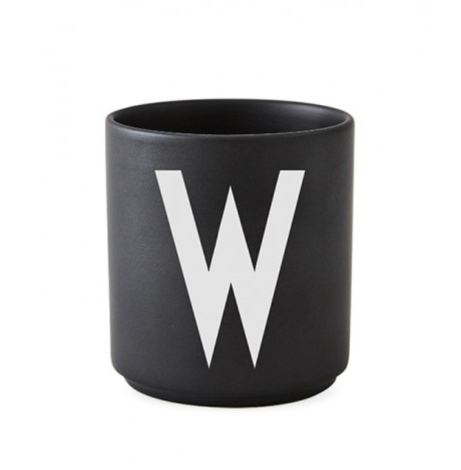 Tasse en porcelaine personnalisée avec lettre – Élégance typographique inspirée du design scandinave